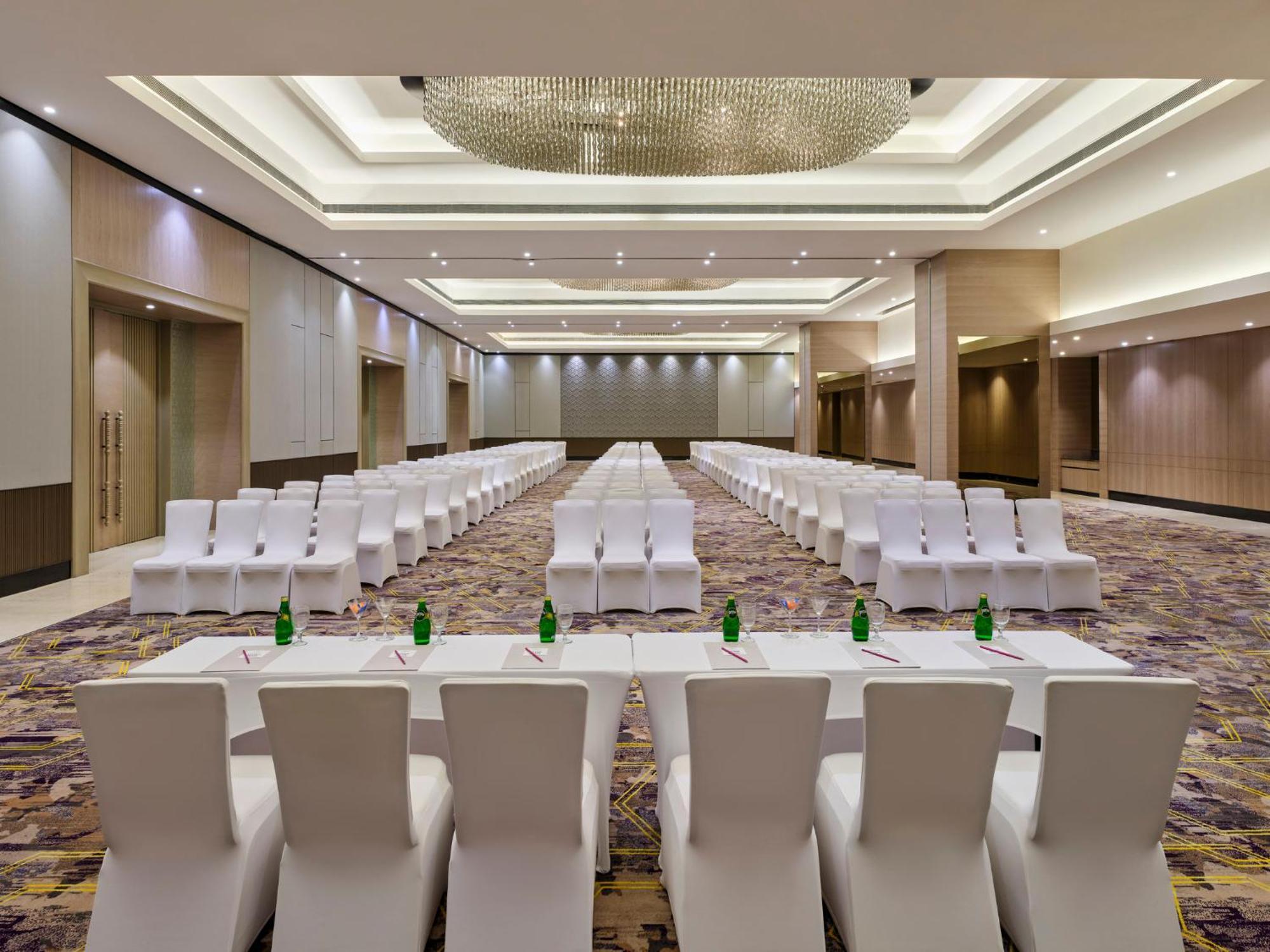 Crowne Plaza Ahmedabad City Centre By Ihg Eksteriør bilde
