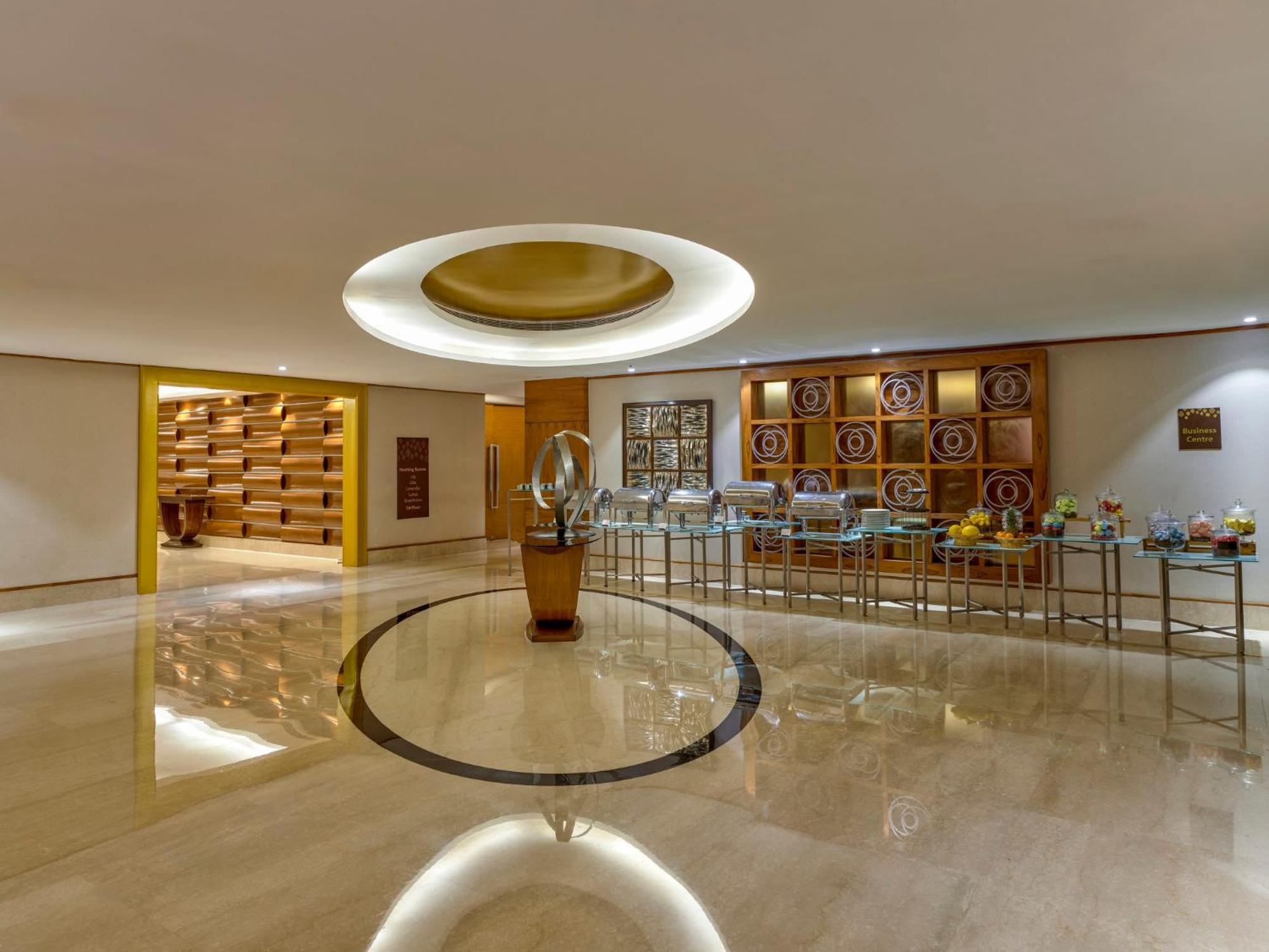 Crowne Plaza Ahmedabad City Centre By Ihg Eksteriør bilde