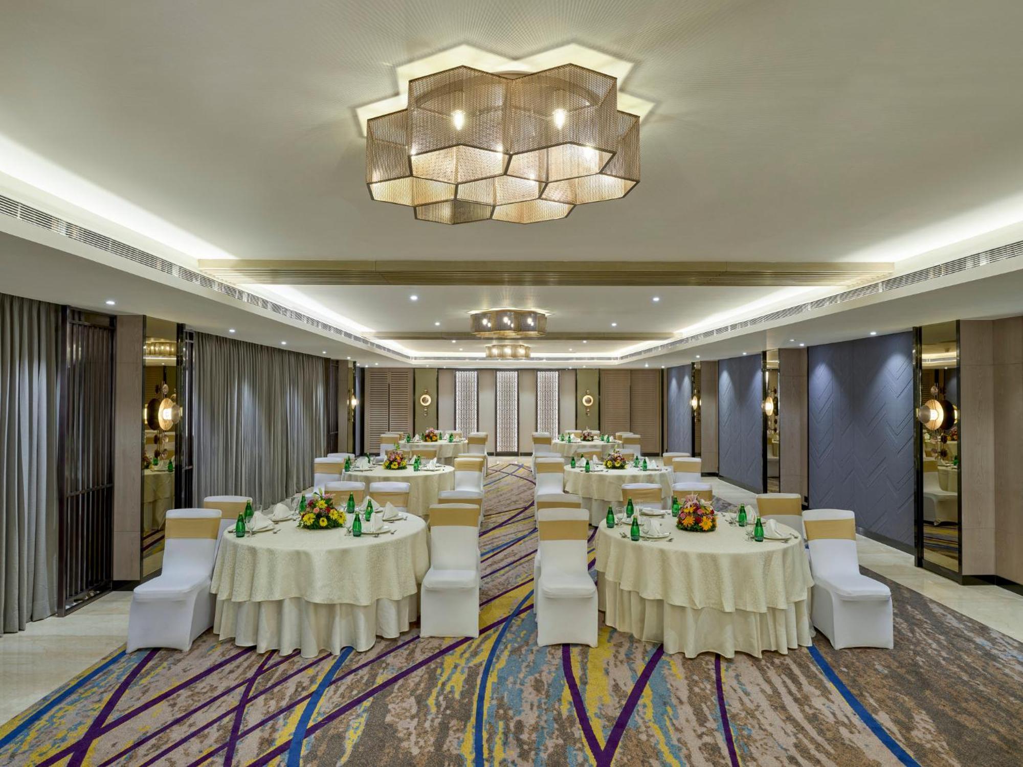 Crowne Plaza Ahmedabad City Centre By Ihg Eksteriør bilde